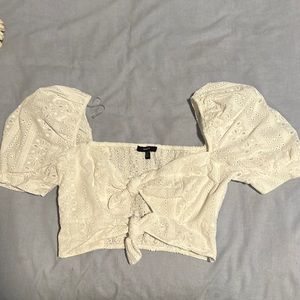 Pattern textured white blouse